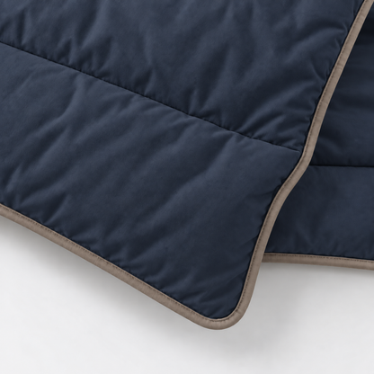 Y-NOT Uni-Bettdecke Navyblau mit taupefarbener Paspelierung