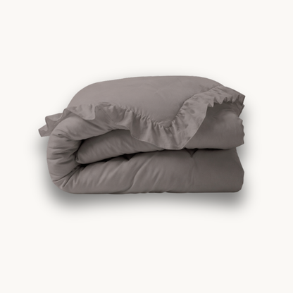 Bettdecke ohne Bezug aus mattem Satin mit Rüschen in Taupe (220 cm lang)