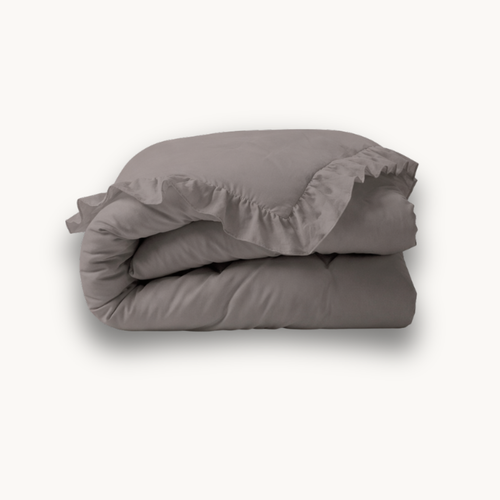 Bettdecke ohne Bezug aus mattem Satin mit Rüschen in Taupe (220 cm lang)