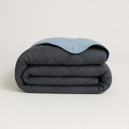 Bettdecke ohne Bezug aus Mattsatin Hellblau / Dunkelgrau (220 cm Länge)