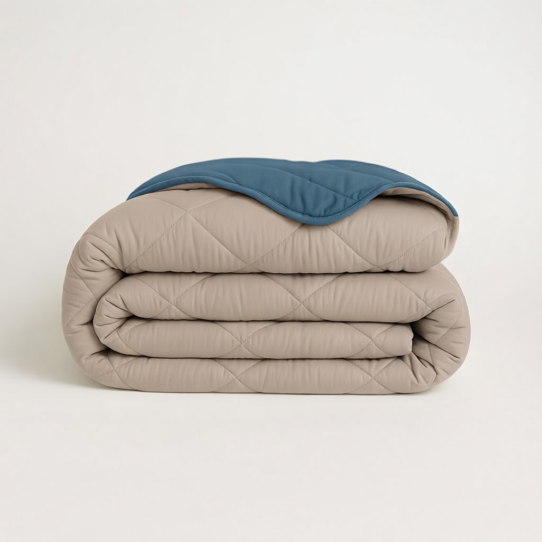 Bettdecke ohne Bezug aus Mattsatin Bluestone / Taupe (220 cm Länge)