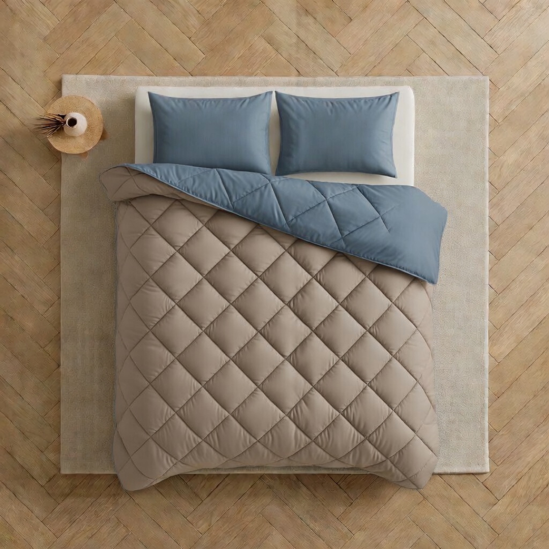 Bettdecke ohne Bezug aus Mattsatin Bluestone / Taupe (220 cm Länge)