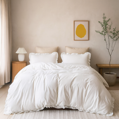 Bettdecke ohne Bezug aus mattem Satin mit Rüschen in Weiß (220 cm lang)