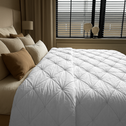 Bettdecke ohne Bezug aus mattem Satin Diamond in Pearl White (220 cm lang)