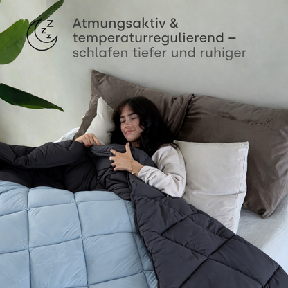 Bettdecke ohne Bezug aus Mattsatin Hellblau / Dunkelgrau (220 cm Länge)