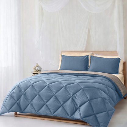 Bettdecke ohne Bezug aus Mattsatin Bluestone / Taupe (220 cm Länge)