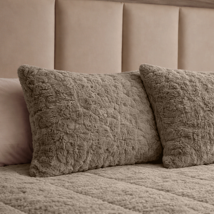 Y-NOT Kissenbezüge Pom Pom Fur Taupe 60x70 cm 2er-Pack
