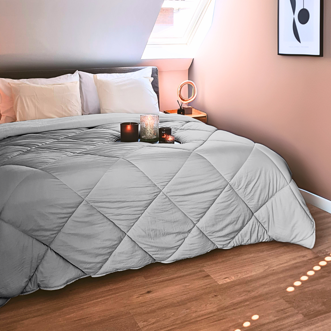 Bettdecke ohne Bezug aus Mattsatin Grau / Offwhite (220 cm Länge)
